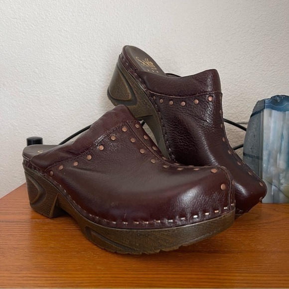 Sofft Shoes - Sofft Hero Brown Cait Leather Clog Item #8612W size 7 1/2